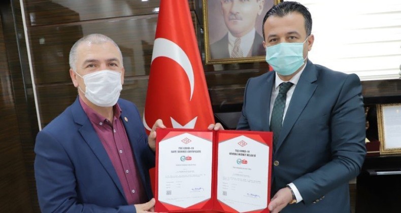 TSE, ÇARŞAMBA BELEDİYESİNE COVİD-19 GÜVENLİ HİZMET BELGESİ VERDİ