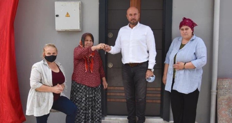 Tekkeköy belediyesi vatandaşlara evlerini teslim etti
