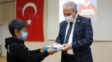 Başkan Demirtaş’tan öğrencilere tablet desteği