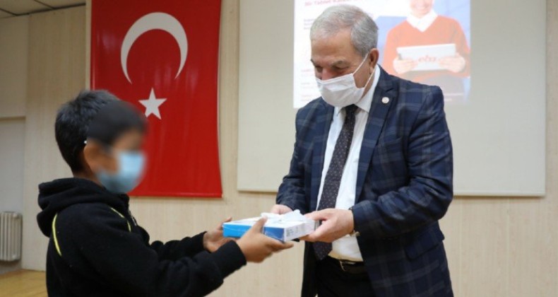 Başkan Demirtaş’tan öğrencilere tablet desteği
