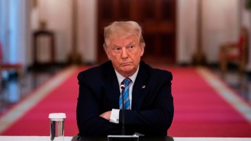 Twitter, Trump gönderilerini uyarıların arkasına gizler
