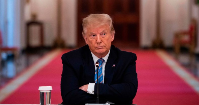 Twitter, Trump gönderilerini uyarıların arkasına gizler