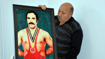 Milli Güreşçi Reşit Karabacak koronavirüsten hayatını kaybetti