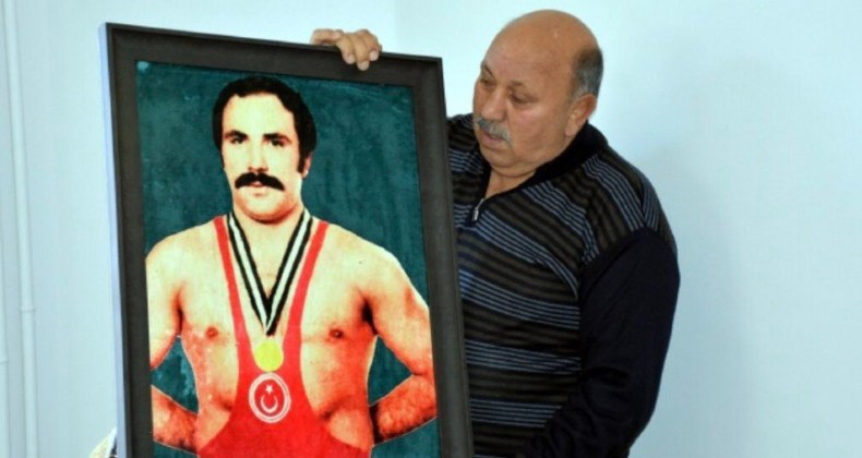 Milli Güreşçi Reşit Karabacak koronavirüsten hayatını kaybetti