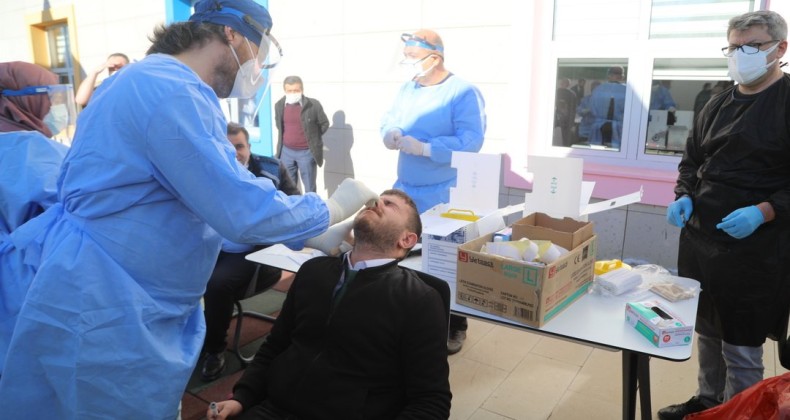 İLKADIM BELEDİYESİ ÇALIŞANLARINA KORONAVİRÜS TESTİ YAPTIRDI