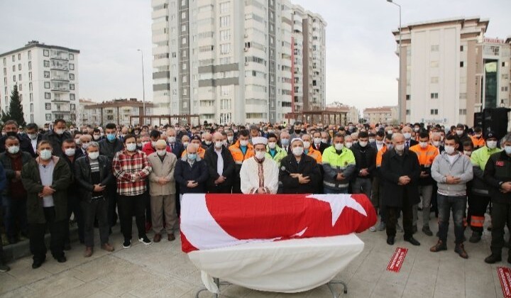 Emekçiler son yolculuğuna uğurladı