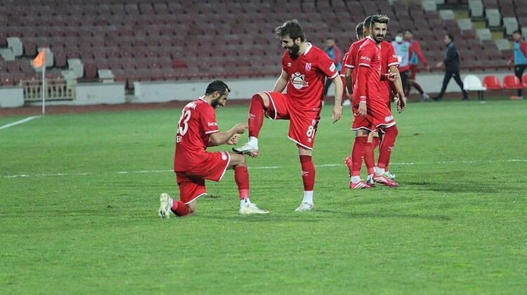 Taşkın Çalış frikikten 3 gol attı!