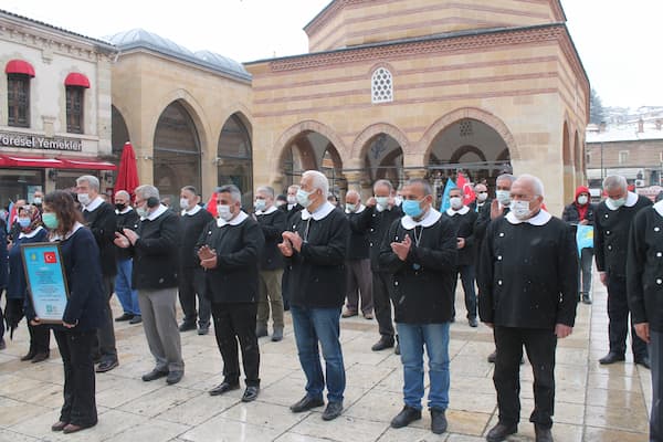 İYİ Partililer, Siyah önlük giyip Andımız’ı okudular