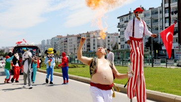 Atakum sokaklarında 23 Nisan sevinci 