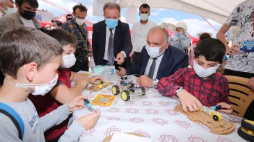 GELECEĞİN BİLİM ADAMLARI YETİŞİYOR