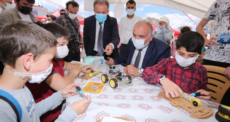 GELECEĞİN BİLİM ADAMLARI YETİŞİYOR