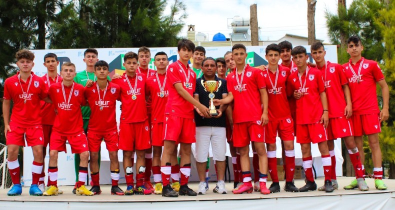 SAMSUNSPOR U15 VE U16 TAKIMLARI ŞAMPİYON OLDU