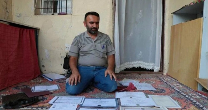 7 Diplomasıyla İş Bulamadı!