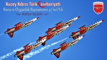 Türk Yıldızları’ndan KKTC’de gösteri uçuşu