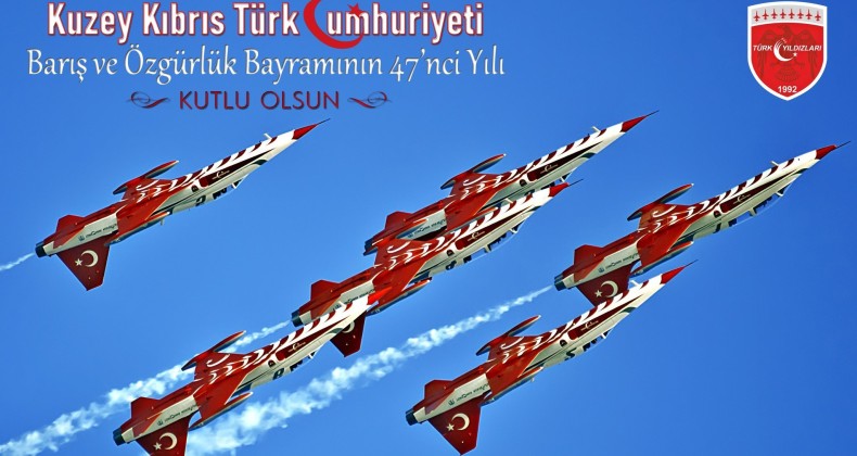 Türk Yıldızları’ndan KKTC’de gösteri uçuşu