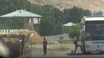 Van’da kaçak göçmen taşıyan otobüs firması ve görevlilere soruşturma