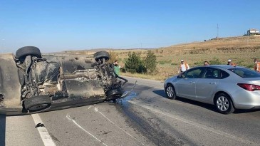 Uygulama yapan radar aracına çarptı!