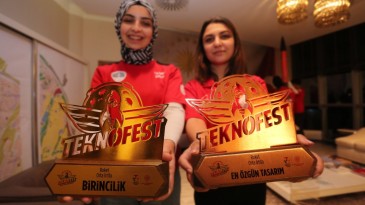 TEKNOFEST BİRİNCİLERİ BAŞKAN SANDIKÇI’YI ZİYARET ETTİ