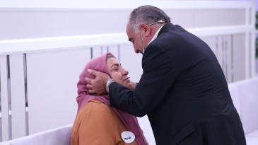 38 yıllık ilk aşkına Esra Erol’da kavuştu.