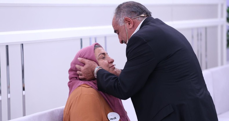 38 yıllık ilk aşkına Esra Erol’da kavuştu.