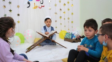 Minik öğrencilerden Kuran ziyafeti