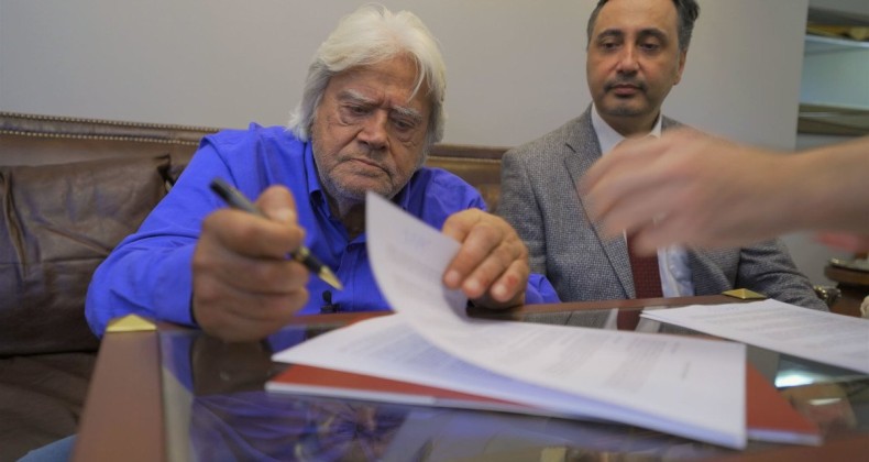 Cüneyt Arkın: Üreterek milli mücadelesini verenlere omuzdaş olmalıyız