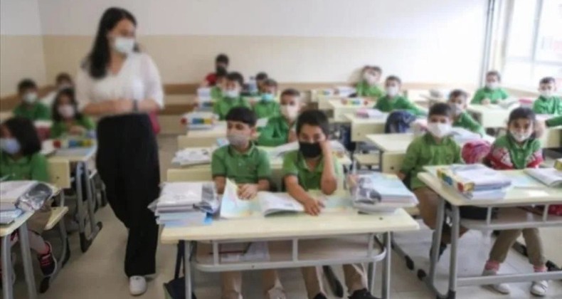Özel okullarda MEB tarafından dağıtılan ücretsiz ders kitapları okutulacak