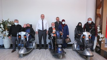 Başkan Sandıkçı’dan engellilere akülü araç