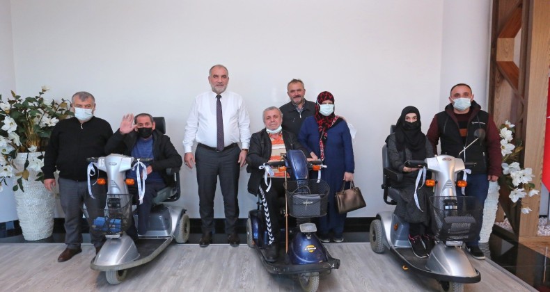 Başkan Sandıkçı’dan engellilere akülü araç