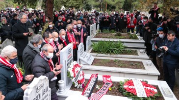 Samsunsporlu futbol şehitleri mezarları başında anıldı