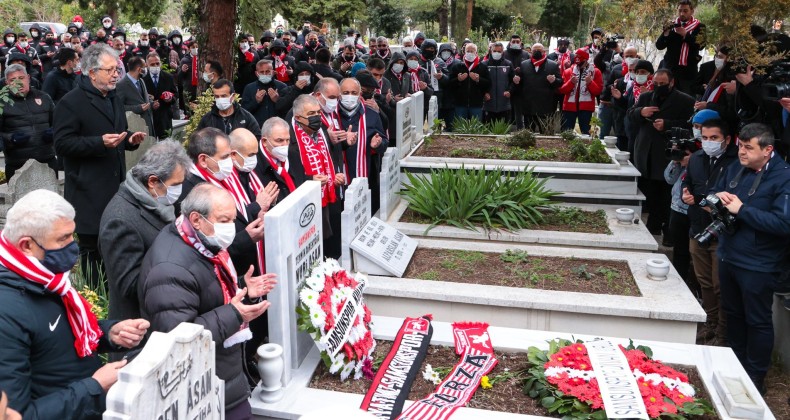 Samsunsporlu futbol şehitleri mezarları başında anıldı
