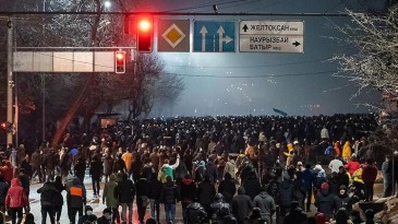 Kazakistan’da protestolar yeni bir boyut kazandı: İnternet erişimi kesildi, Rusya asker gönderecek