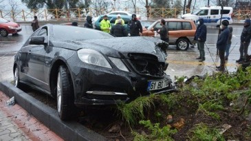 İki Trabzon plakalı araç Ordu’da kafa kafaya çarpıştı