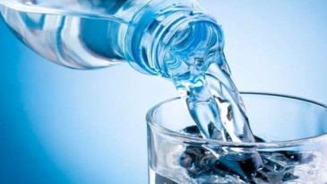 Yeterince su içmediğinizi gösteren 10 işaret