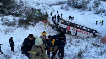 Otobüs şarampole yuvarlandı: Çok sayıda ölü ve yaralı var…