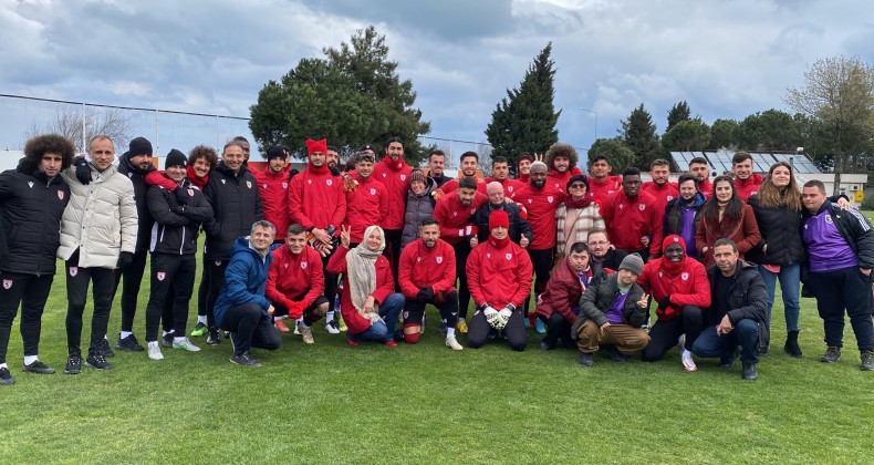 Down sendromlu çocuklar, Samsunsporlu futbolcular ile top oynadı