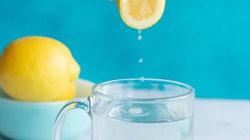 Sabahları limonlu su içmenin 5 mucizevi faydası
