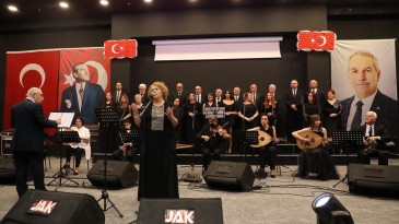 Hüzam ve Rast Peşrevi oluşan konser dinleyenlerini mest etti