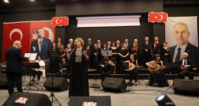 Hüzam ve Rast Peşrevi oluşan konser dinleyenlerini mest etti