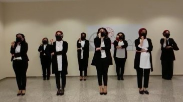 Samsun’da sağlık çalışanlarından, işaret diliyle İstiklal Marşı