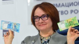 Rus vatandaşları bankalara hücum etti