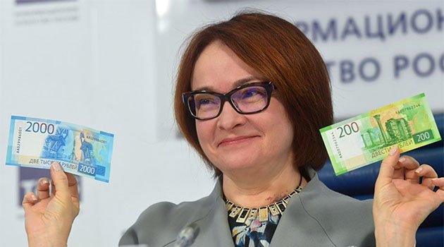 Rus vatandaşları bankalara hücum etti