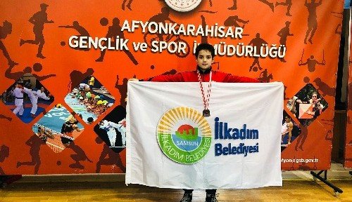 Samsunlu güreşçi Türkiye üçüncüsü oldu