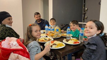 Lösemili çocuklar ve aileleri iftarda buluştu