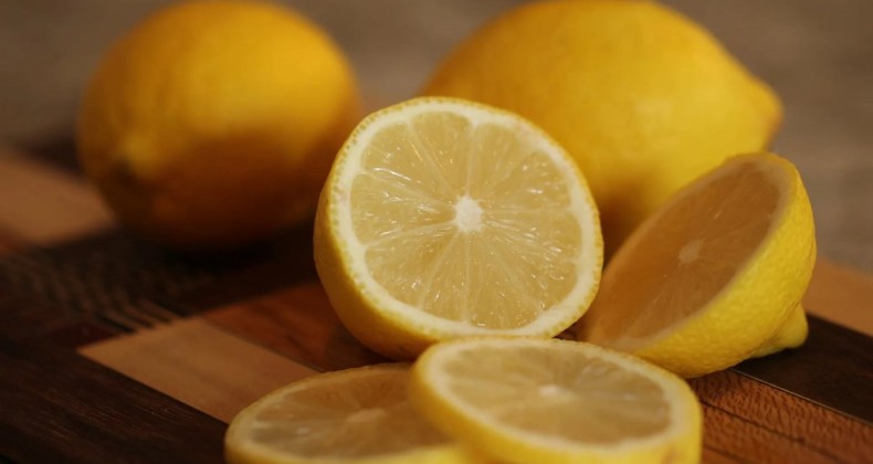 Oruç bozmayan ağrı kesici: Limonu ensenize sürerseniz…
