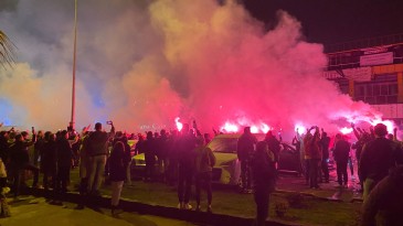 Samsun’da Trabzonspor taraftarlarının şampiyonluk kutlamasında gerginlik yaşandı