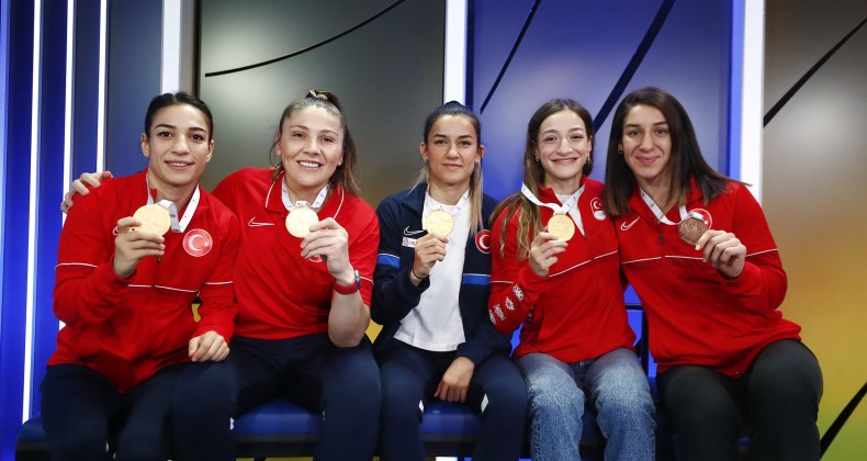 Fenerbahçeli Boksörler, Dünya Şampiyonluklarının gurur dolu hikayesini anlattı