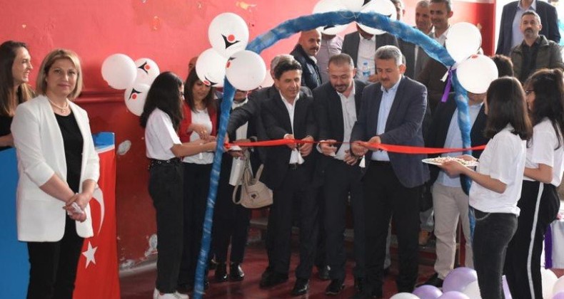 Öğrencilerden Renkli Bilim Şenliği