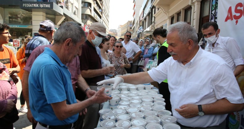 İlkadım Belediyesi 7 noktada aşure dağıttı