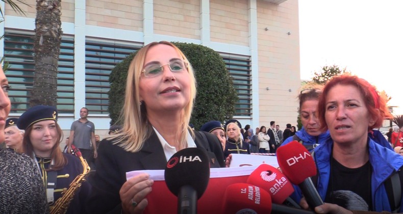 Cumhuriyet kadınları Gerze’den Atakum’a yürüdü